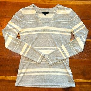 Tommy Hilfiger Long-Sleeved sweater/tee, Size XS
